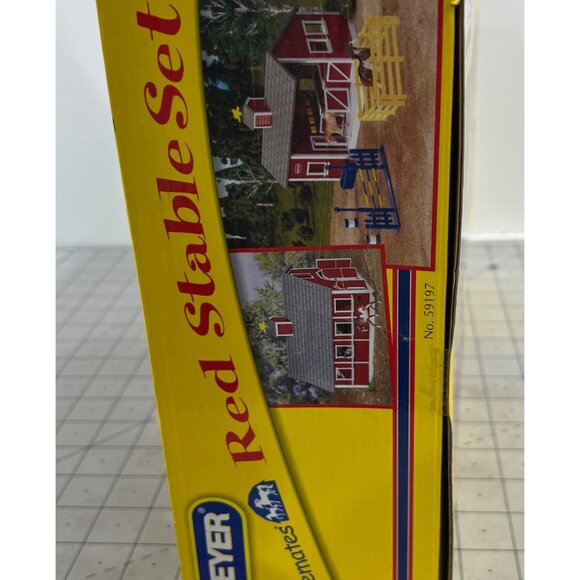 Breyer Stablemates Red Stable Set 1:32 Scale W/ Pinto & Quarter Horse Figures - Picture 8 of 9